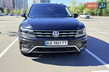 Внедорожник / Кроссовер Volkswagen Tiguan 2017 в 