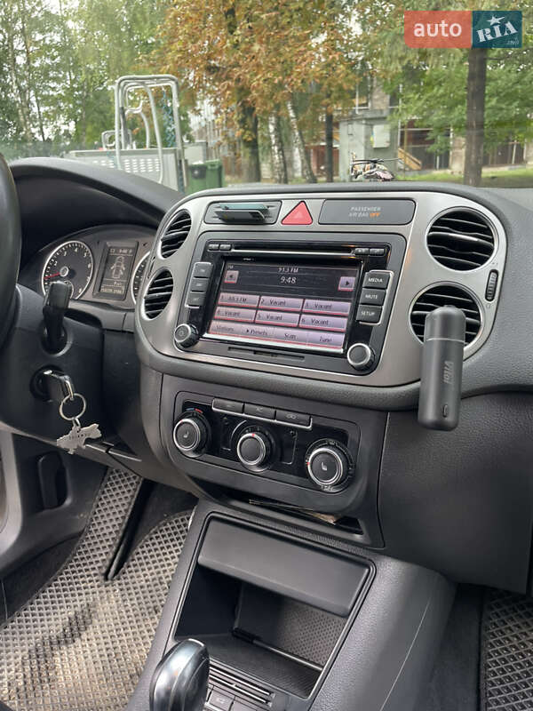 Внедорожник / Кроссовер Volkswagen Tiguan 2010 в Черновцах