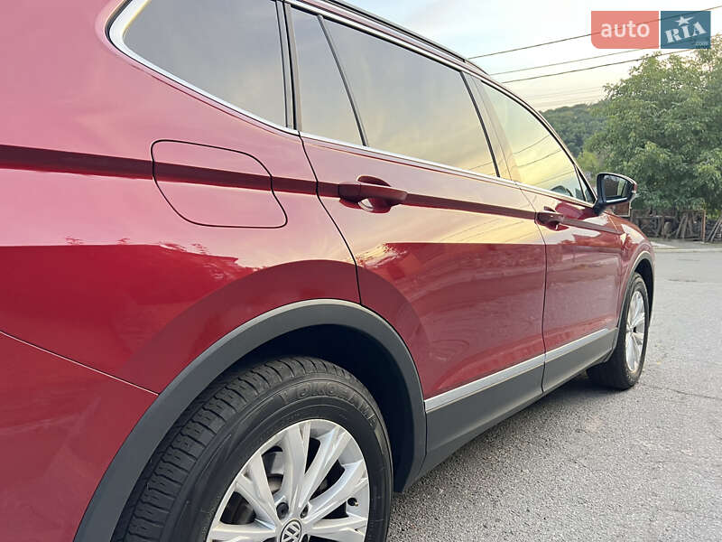 Позашляховик / Кросовер Volkswagen Tiguan 2017 в Києві