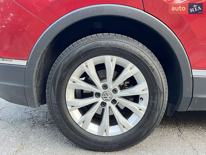 Позашляховик / Кросовер Volkswagen Tiguan 2017 в Києві