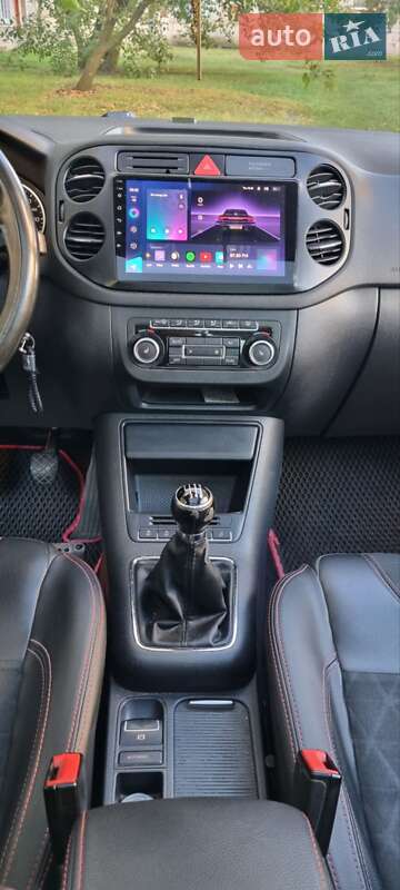 Позашляховик / Кросовер Volkswagen Tiguan 2011 в Києві