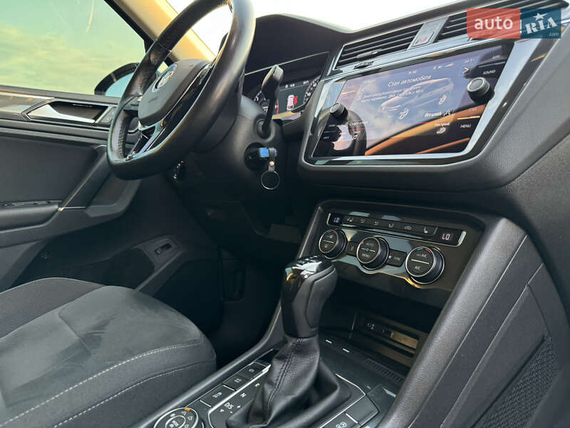 Внедорожник / Кроссовер Volkswagen Tiguan 2017 в Луцке