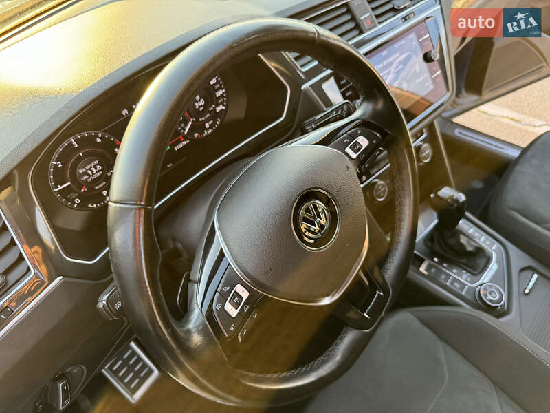 Внедорожник / Кроссовер Volkswagen Tiguan 2017 в Луцке