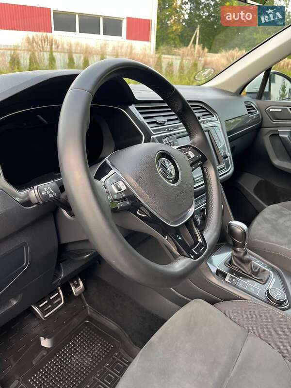Позашляховик / Кросовер Volkswagen Tiguan 2016 в Луцьку