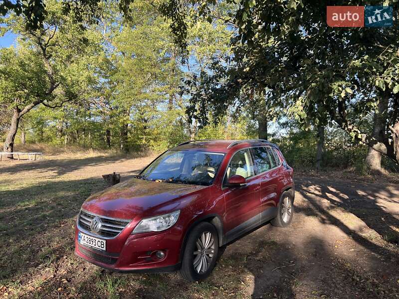 Внедорожник / Кроссовер Volkswagen Tiguan 2010 в Киеве