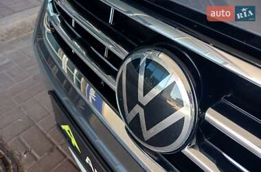 Внедорожник / Кроссовер Volkswagen Tiguan 2021 в 