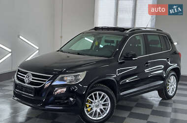 Внедорожник / Кроссовер Volkswagen Tiguan 2011 в 