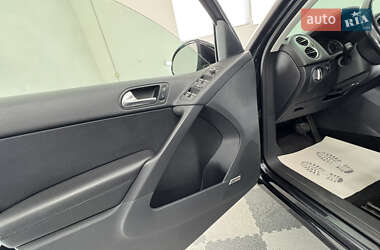 Внедорожник / Кроссовер Volkswagen Tiguan 2011 в 