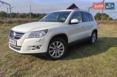 Внедорожник / Кроссовер Volkswagen Tiguan 2008 в Знаменке