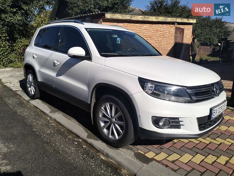 Внедорожник / Кроссовер Volkswagen Tiguan 2015 в Хмельницком