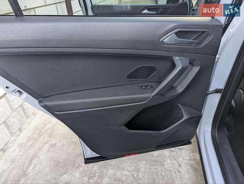 Внедорожник / Кроссовер Volkswagen Tiguan 2018 в Киеве фото 51 Внедорожник / Кроссовер Volkswagen Tiguan 2018 в Киеве