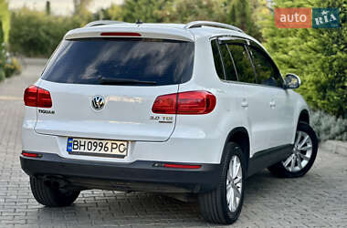 Внедорожник / Кроссовер Volkswagen Tiguan 2013 в 
