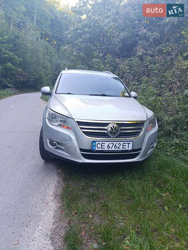 Внедорожник / Кроссовер Volkswagen Tiguan 2010 в Черновцах