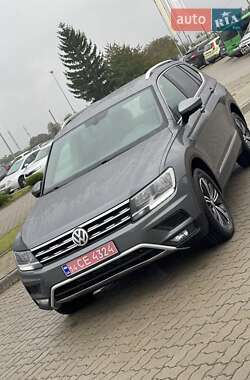 Внедорожник / Кроссовер Volkswagen Tiguan 2017 в 