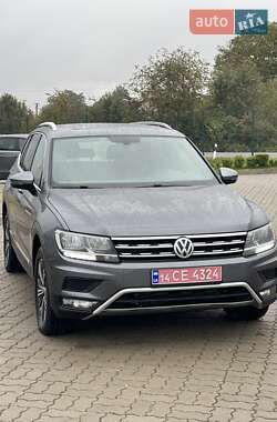 Внедорожник / Кроссовер Volkswagen Tiguan 2017 в 