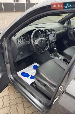 Внедорожник / Кроссовер Volkswagen Tiguan 2017 в 