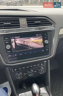 Внедорожник / Кроссовер Volkswagen Tiguan 2017 в 