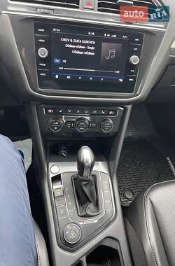 Внедорожник / Кроссовер Volkswagen Tiguan 2017 в 