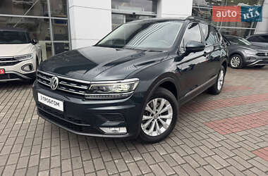 Внедорожник / Кроссовер Volkswagen Tiguan 2017 в Львове