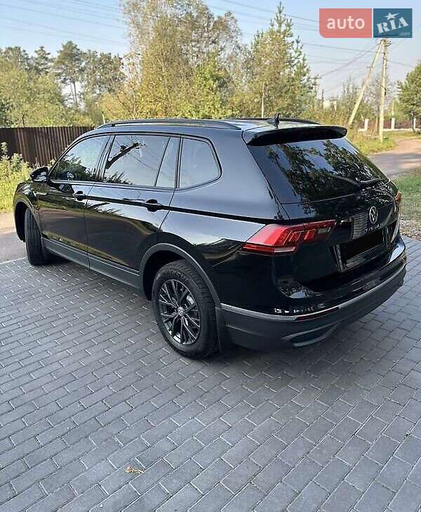 Внедорожник / Кроссовер Volkswagen Tiguan 2022 в Киеве