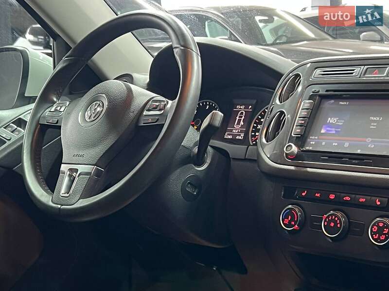 Позашляховик / Кросовер Volkswagen Tiguan 2016 в Одесі