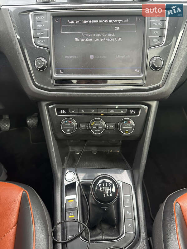 Внедорожник / Кроссовер Volkswagen Tiguan 2016 в Коростене