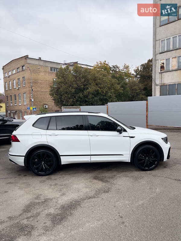 Внедорожник / Кроссовер Volkswagen Tiguan 2021 в Киеве