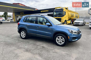 Внедорожник / Кроссовер Volkswagen Tiguan 2016 в 