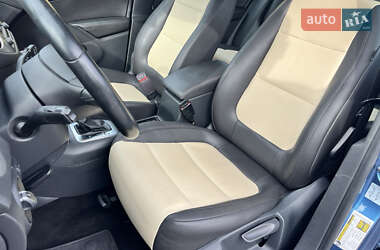 Внедорожник / Кроссовер Volkswagen Tiguan 2016 в 