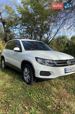 Позашляховик / Кросовер Volkswagen Tiguan 2015 в Харкові