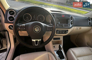 Внедорожник / Кроссовер Volkswagen Tiguan 2010 в 
