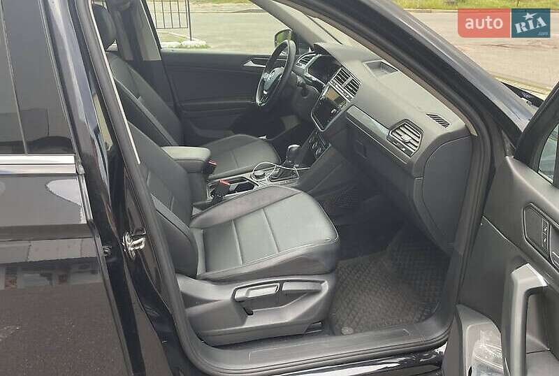 Внедорожник / Кроссовер Volkswagen Tiguan 2017 в Львове