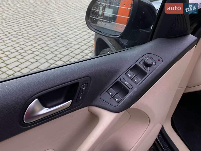 Внедорожник / Кроссовер Volkswagen Tiguan 2015 в Львове