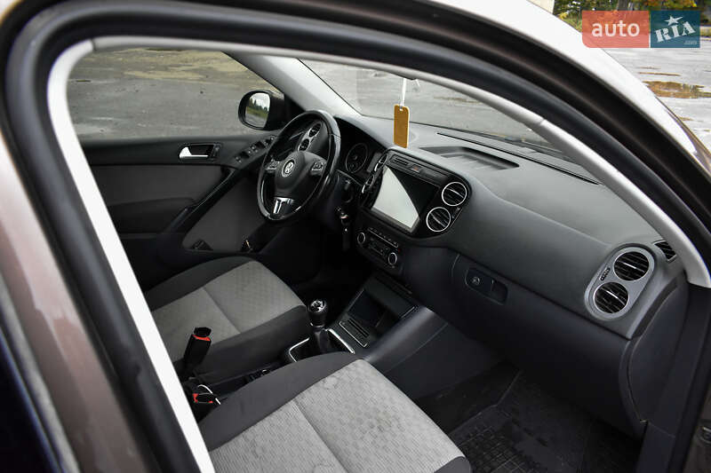 Внедорожник / Кроссовер Volkswagen Tiguan 2012 в Хмельницком