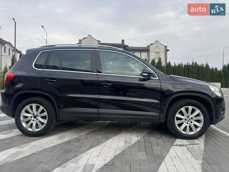 Внедорожник / Кроссовер Volkswagen Tiguan 2009 в Ровно
