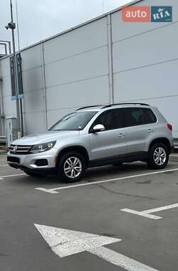 Внедорожник / Кроссовер Volkswagen Tiguan 2016 в 
