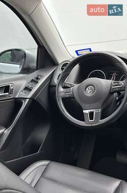 Внедорожник / Кроссовер Volkswagen Tiguan 2016 в 