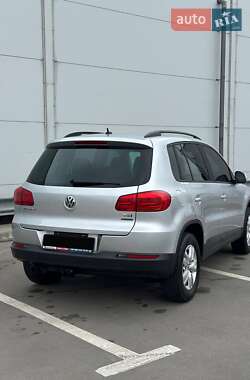 Внедорожник / Кроссовер Volkswagen Tiguan 2016 в 