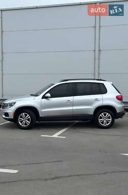 Внедорожник / Кроссовер Volkswagen Tiguan 2016 в 