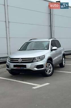 Внедорожник / Кроссовер Volkswagen Tiguan 2016 в 
