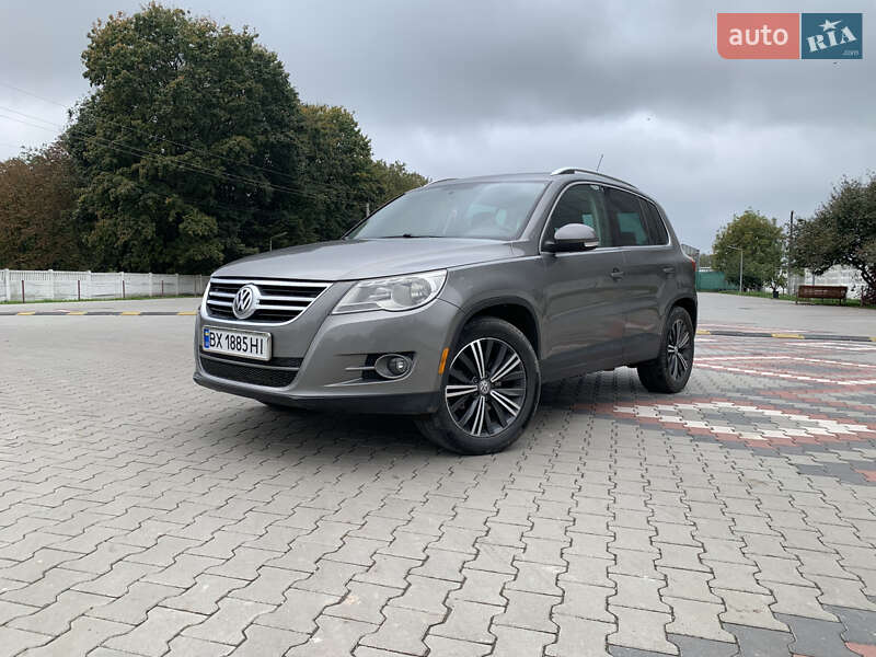 Внедорожник / Кроссовер Volkswagen Tiguan 2010 в Теофиполе