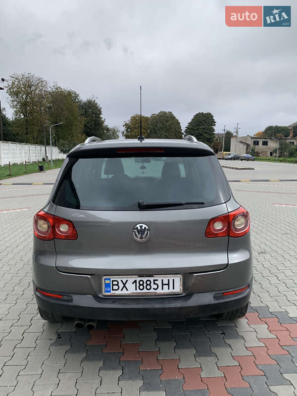Внедорожник / Кроссовер Volkswagen Tiguan 2010 в Теофиполе