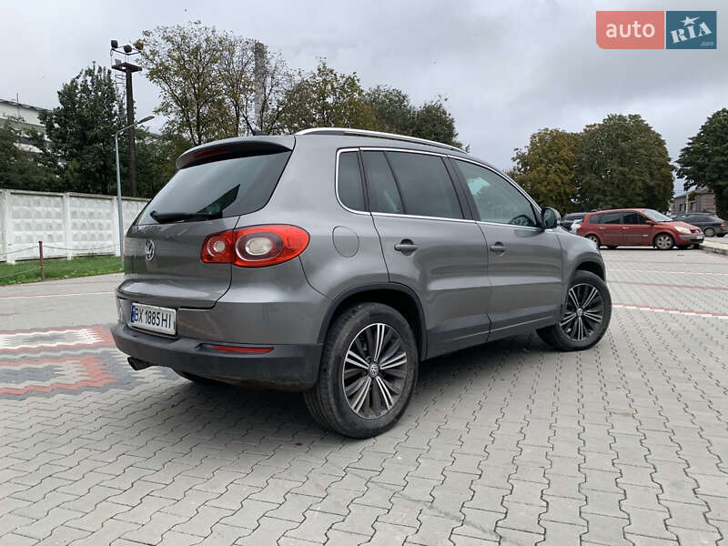 Внедорожник / Кроссовер Volkswagen Tiguan 2010 в Теофиполе