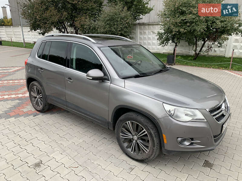 Внедорожник / Кроссовер Volkswagen Tiguan 2010 в Теофиполе