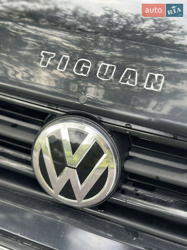 Внедорожник / Кроссовер Volkswagen Tiguan 2017 в Ровно