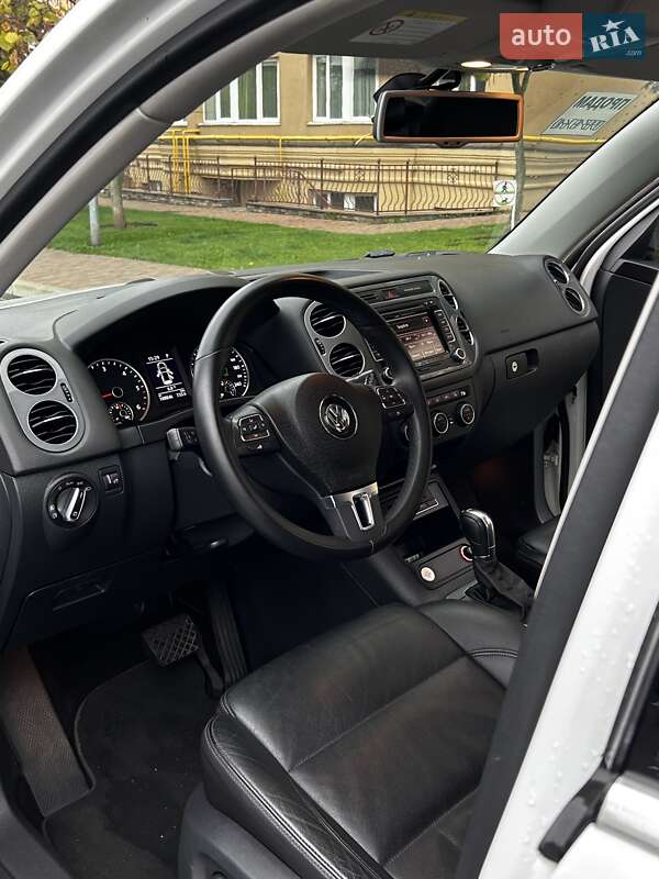 Позашляховик / Кросовер Volkswagen Tiguan 2015 в Києві