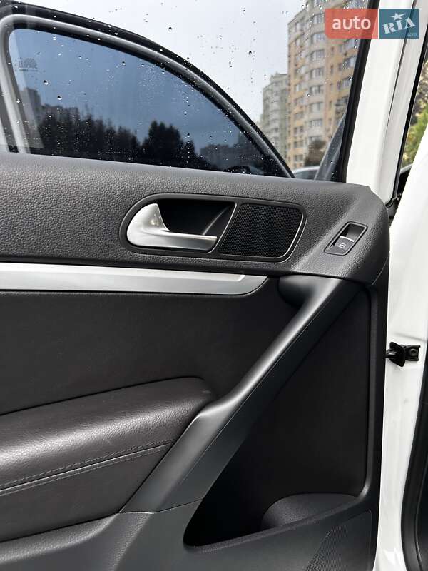 Позашляховик / Кросовер Volkswagen Tiguan 2015 в Києві