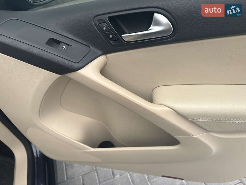 Позашляховик / Кросовер Volkswagen Tiguan 2015 в Красному