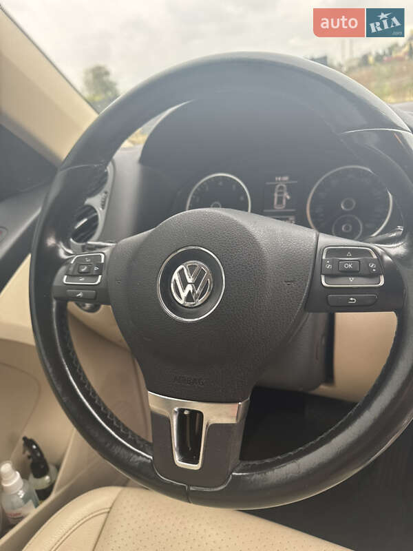 Позашляховик / Кросовер Volkswagen Tiguan 2015 в Красному