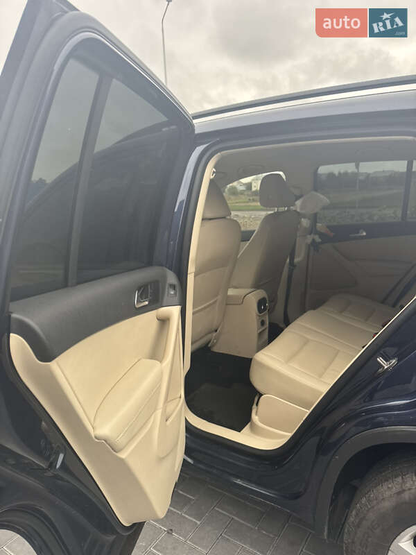 Позашляховик / Кросовер Volkswagen Tiguan 2015 в Красному